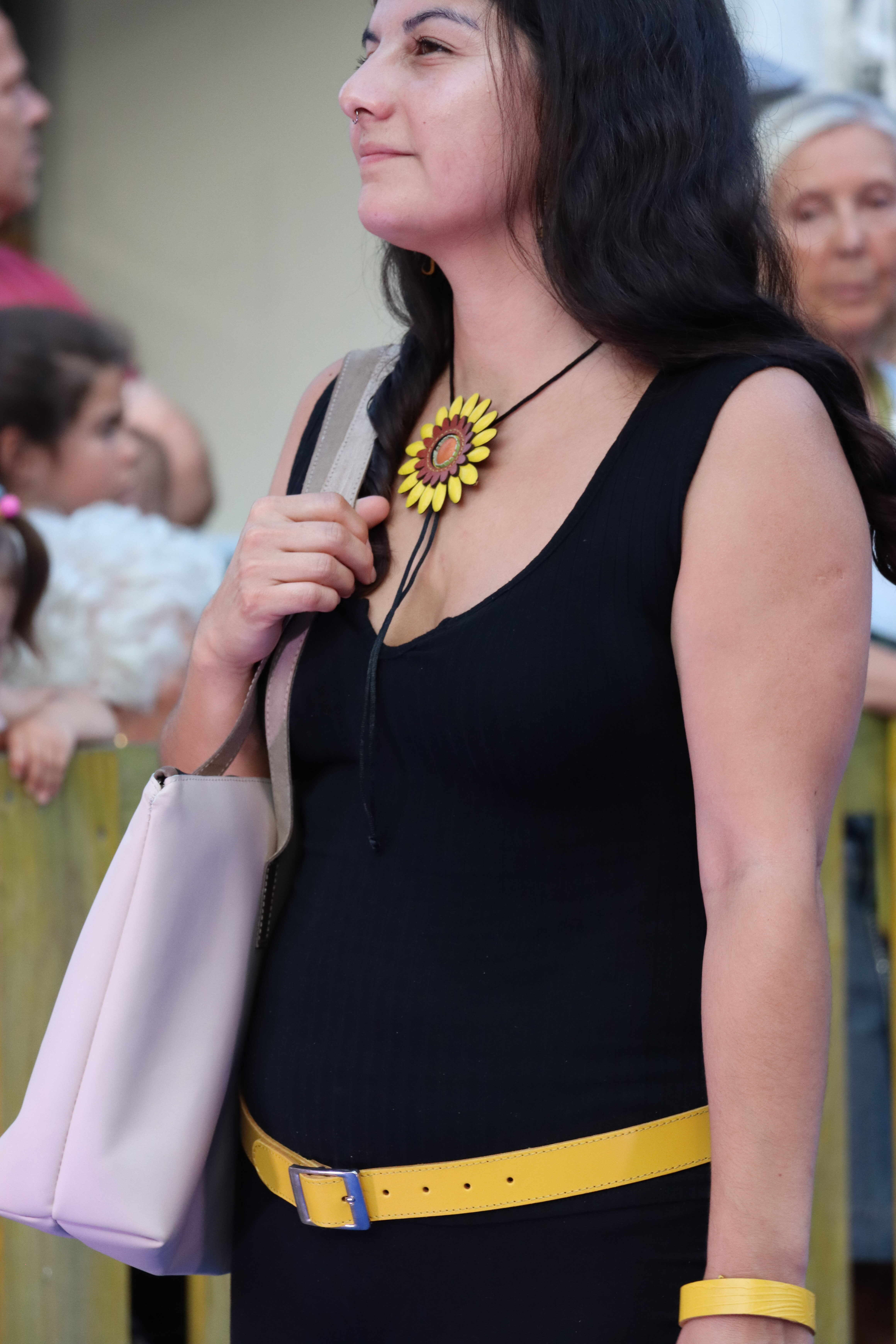 a-cuero-lento-productos-en-cuero-hechos-a-mano-mochila-a-cuero-lento-petite-collar-flor-de-la-pasion